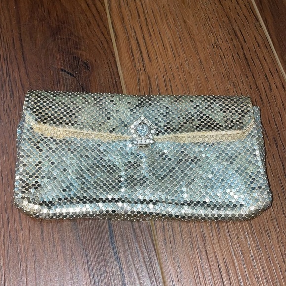 Whiting & Davis Handbags - WHITING AND DAVIS Silver Mesh Wallet Coin Purse Clutch